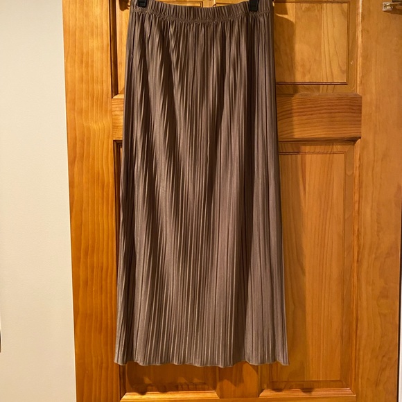 Zara Olive MIDI Skirt - Picture 2 of 3